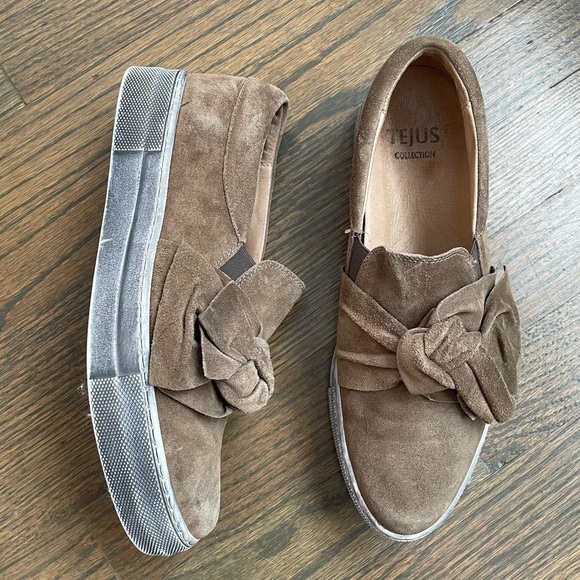 Tejus Collection Suede Bow Shoes - Picture 10 of 10